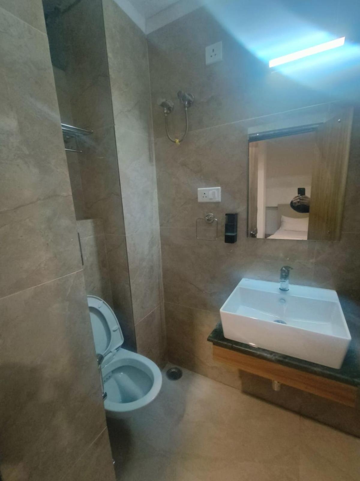 Hotel Abode Шиллонг Екстер'єр фото